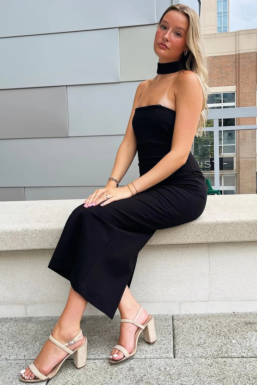 Vestido de fiesta con hombros descubiertos, corte halter y largo hasta los tobillos